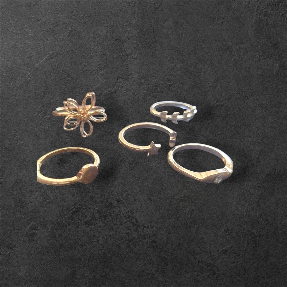 Elegant Gold and Silver Ring Set - Picture 5 of 7